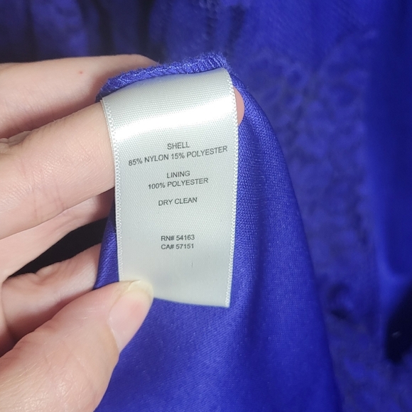 Eliza j 2 royal blue floral lace overlay linned, unlined lace bell sleeves shift - Picture 9 of 9